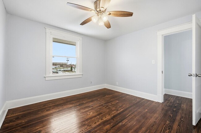 Building Photo - Three Bedroom Home in Hamilton!