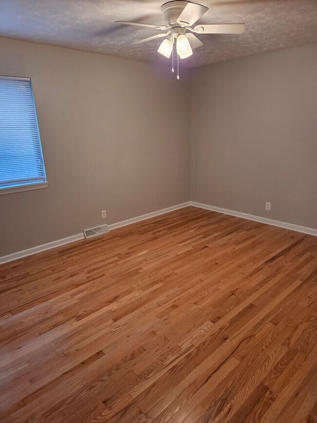 Building Photo - Millard 4 bed 2.5 bath, 2 car garage, fenc...