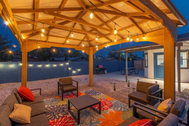 Building Photo - Downtown Gilbert Boho-Oasis|Pool|Gazebo|Ga...