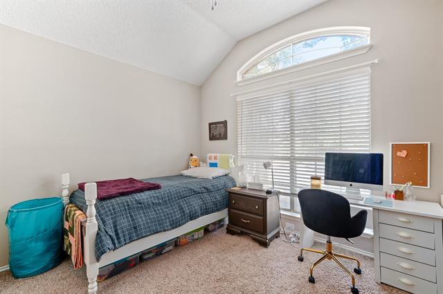 Building Photo - 2224 Carriage Hill