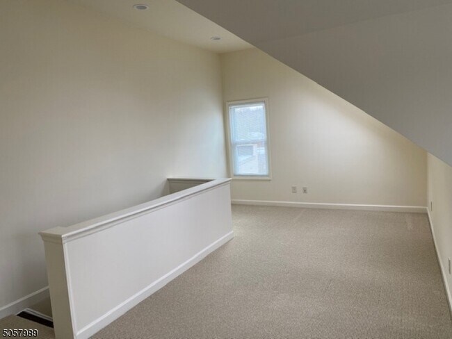 Building Photo - 384 Bloomfield Ave