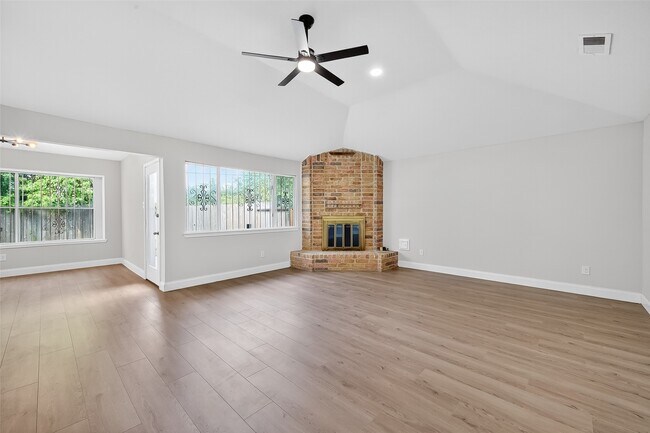 Building Photo - 5530 Oak Falls Dr