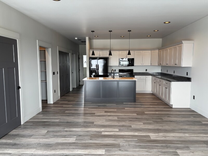 Building Photo - 205 Fletching Way