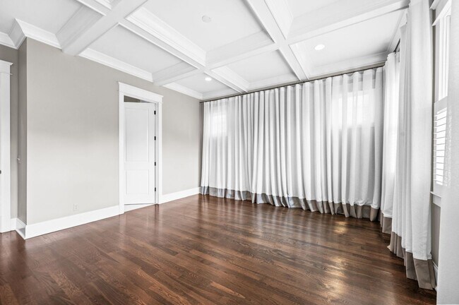 Building Photo - Stunning 4BE/3.5BA home in the heart of Gr...
