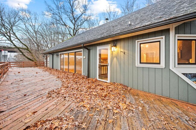 Building Photo - Luxury Living on the River — Your Dream Home Awaits