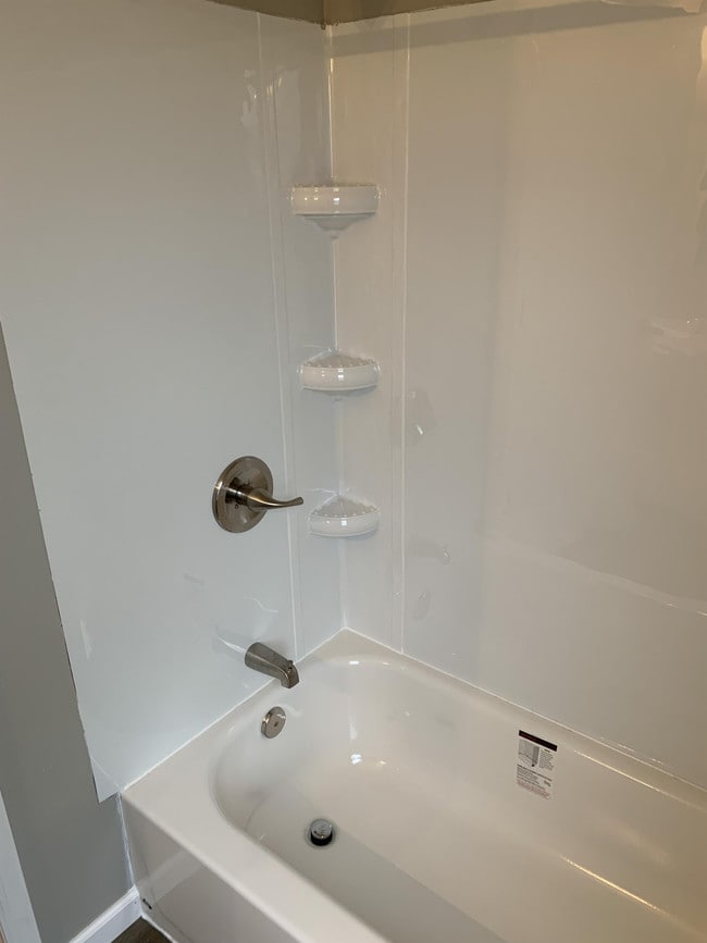 Building Photo - 614 Maple Ave