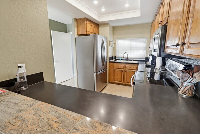 Building Photo - Welcome to this beautiful 1,042 sq. ft. condo offering modern comfort in a prime location!