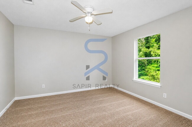 Building Photo - Spacious & Inviting – 3BR Home in a Serene Decatur Neighborhood