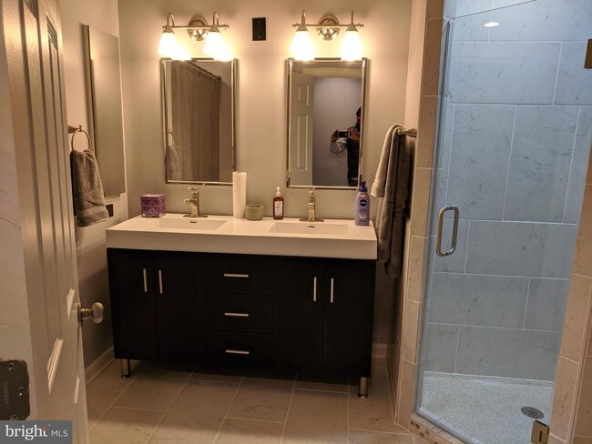 Building Photo - 10 E Lee St