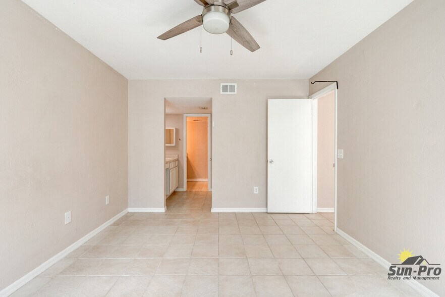 Building Photo - 1126 Hermitage Ct