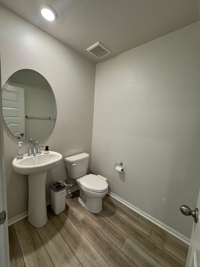 Building Photo - 2 Bedrooms 2.5 Bathrooms condo