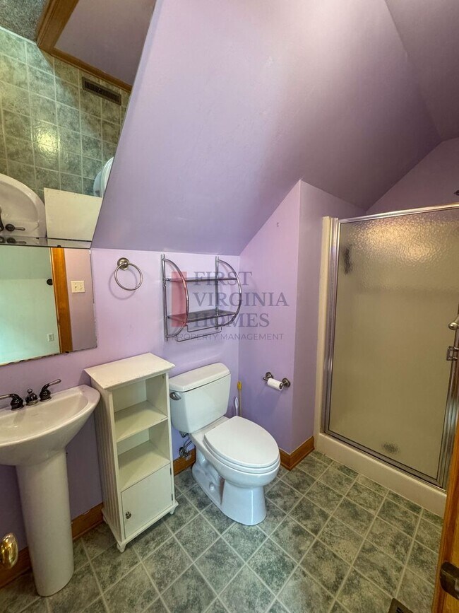Building Photo - 25 Fleetwood Dr