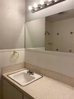 Building Photo - 318 N La Salle Dr