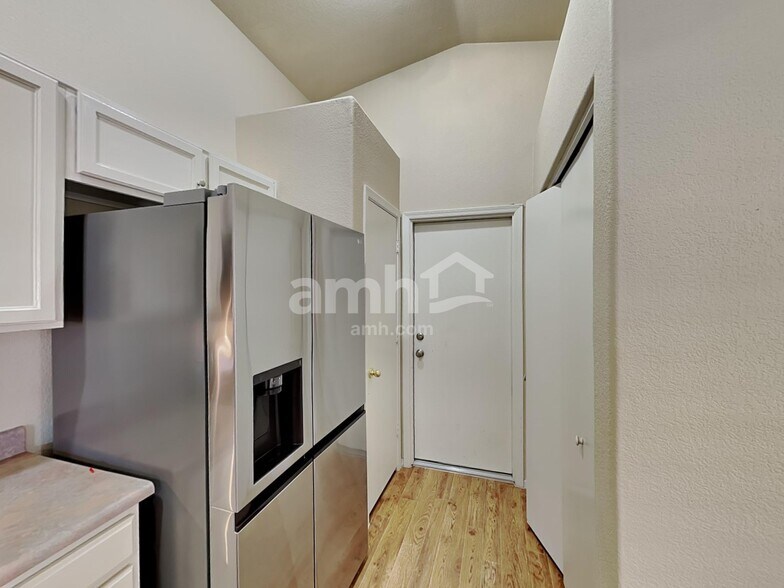 Building Photo - 15585 N Gil Balcome