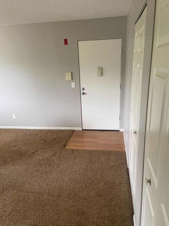 Building Photo - Cozy Two-Bedroom Condo in New Hope for 1,3...
