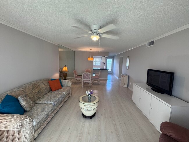 Building Photo - 300 NE 26th Ave