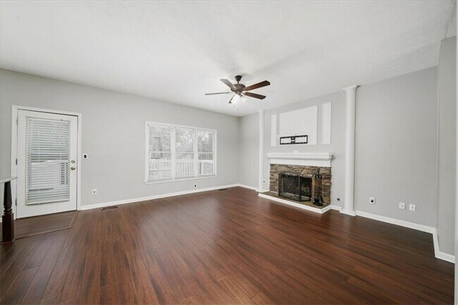 Building Photo - 4085 Pineset Dr
