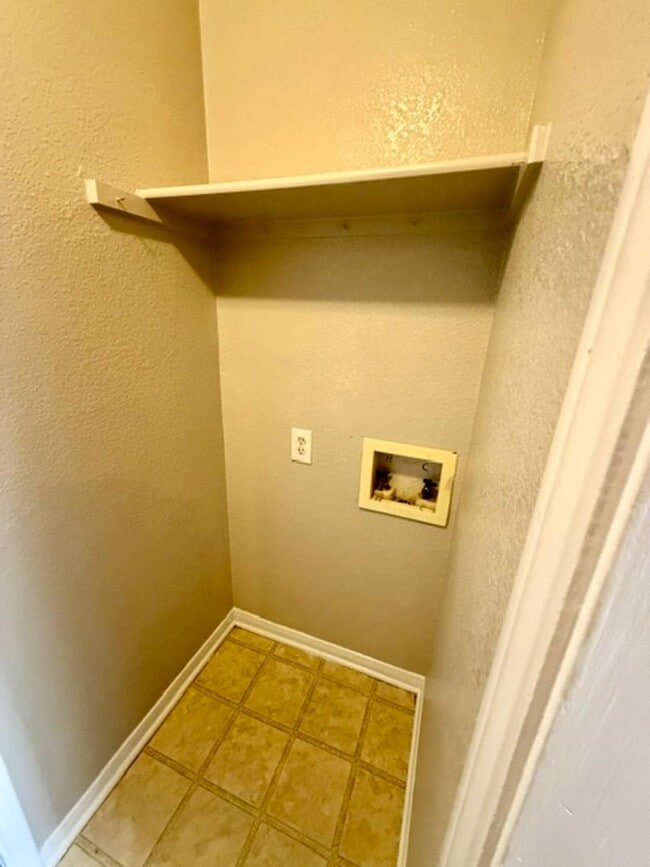 Building Photo - Spacious 3 BR / 2 BA Rental Home with 2-Car Garage & Fenced Backyard in Robinson, Waco, TX