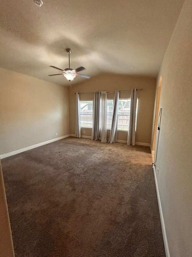 Building Photo - Beautiful home for rent in Visalia!