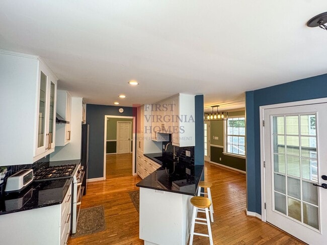 Building Photo - Lake Reynovia 4Bed/2.5Bath Rental