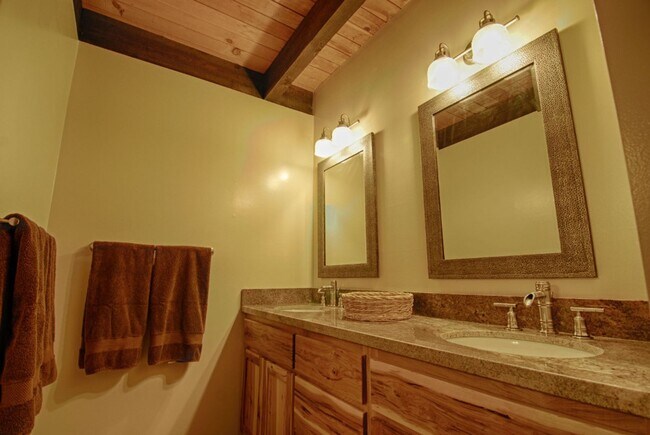 Building Photo - SKI LEASE: Kings Beach; Updated, Well Appointed Townhome