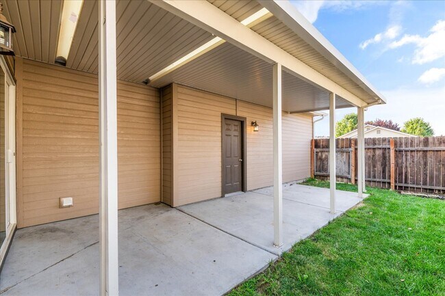 Building Photo - 115 W Lava Falls Dr
