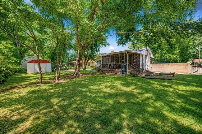 Building Photo - One level home in Beechwood