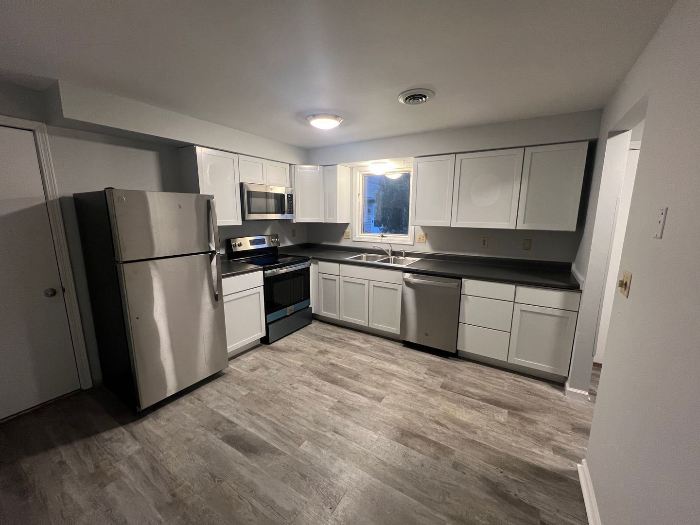 Building Photo - 5621 Bluebird Ct