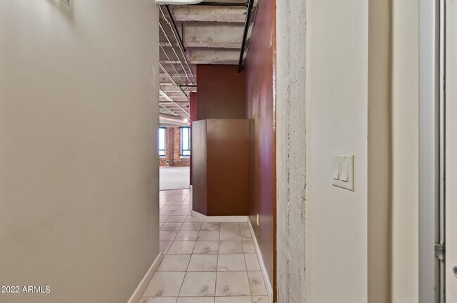 Building Photo - 114 W Adams St
