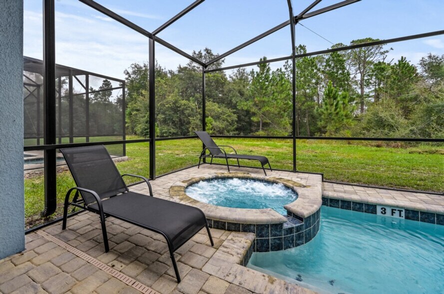 Building Photo - 1939 Tropical Palms Cir