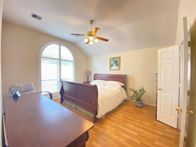Building Photo - 3407 Beacon Hill Dr