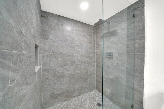Building Photo - 3878 Victoria Dr