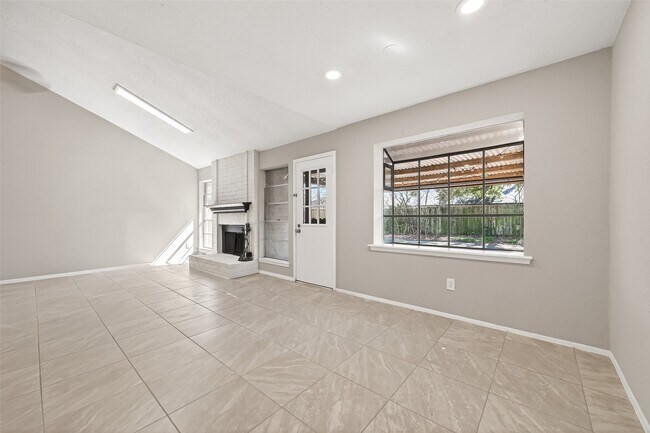 Building Photo - 927 Comstock Springs Dr