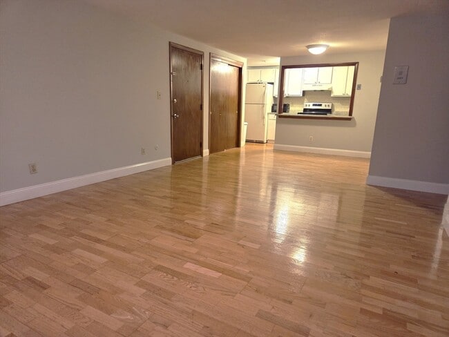 Building Photo - 586 Boston Post Rd E