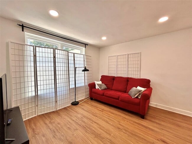 Building Photo - 2309 Devonshire Dr