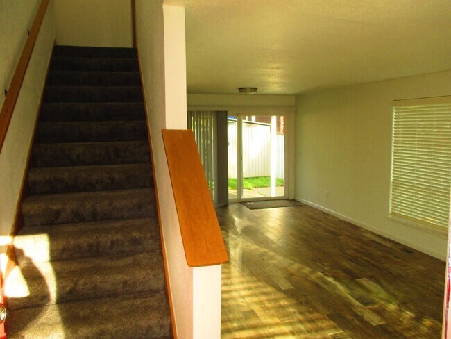 Building Photo - Beautiful 3 Bed 2 Bath home located in Auburn