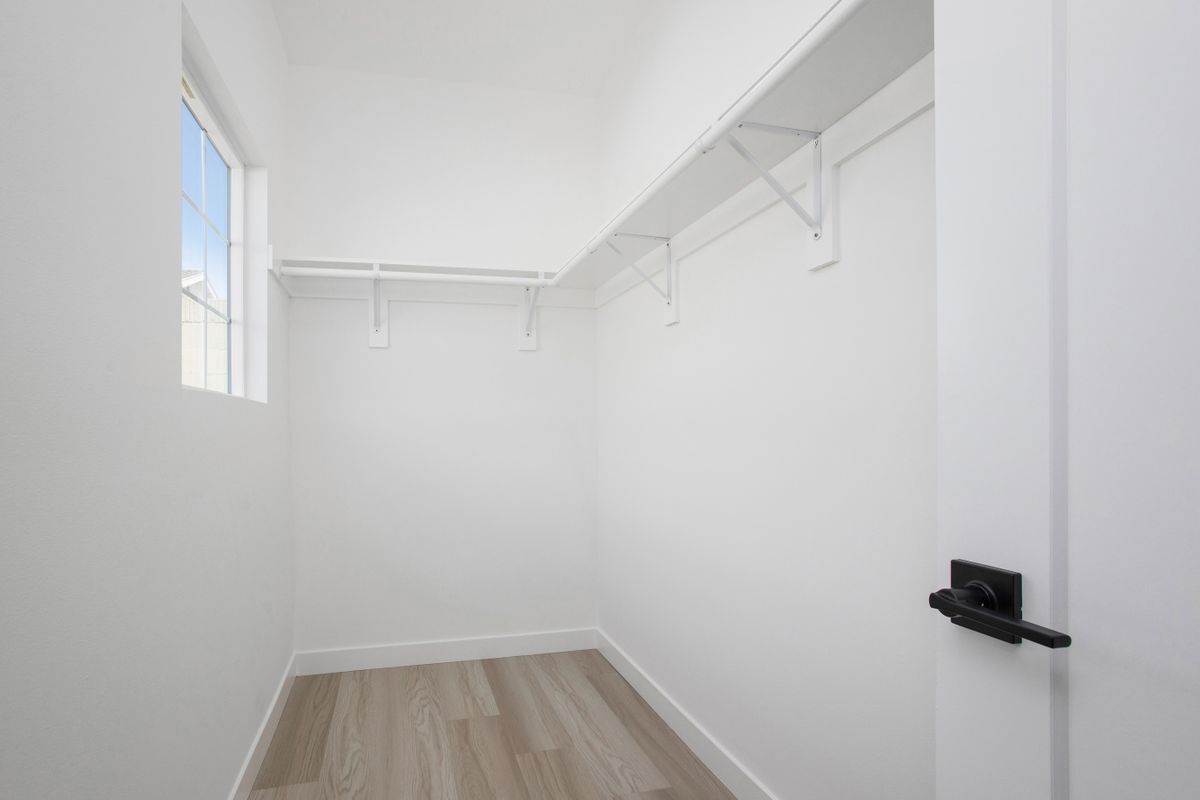 Building Photo - 9905 Lenore Dr