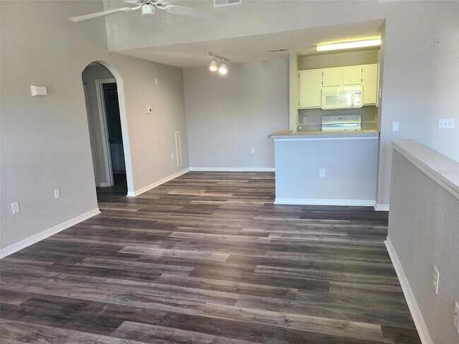 Building Photo - 8933 Manor Loop