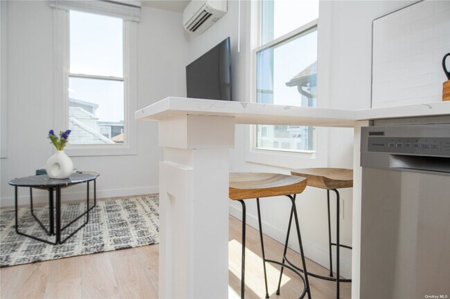 Building Photo - 108-9 Rockaway Beach Dr