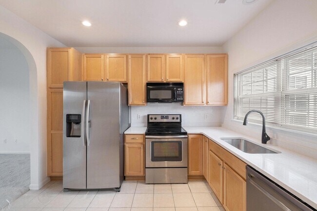 Building Photo - 2925 N Knightsbridge Cir