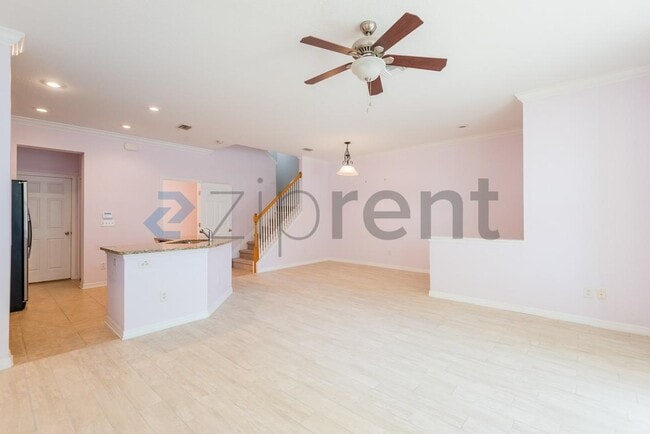 Building Photo - Unit
