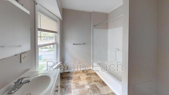 Building Photo - 116 Ridgeway Ave