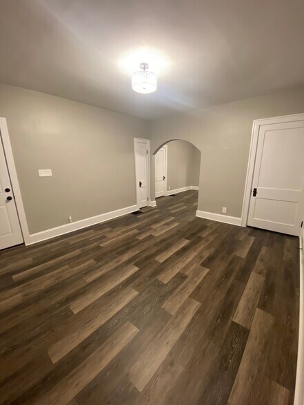 Building Photo - 2112 Cathedral Ave