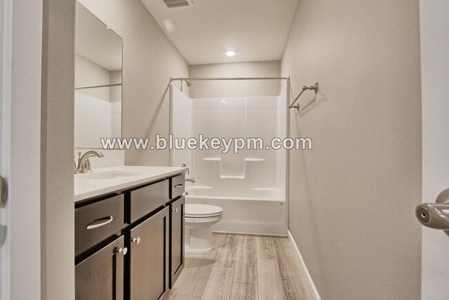 Building Photo - 3 Bed, 2.5 Baths with Loft and Covered Balcony off the Primary Suite