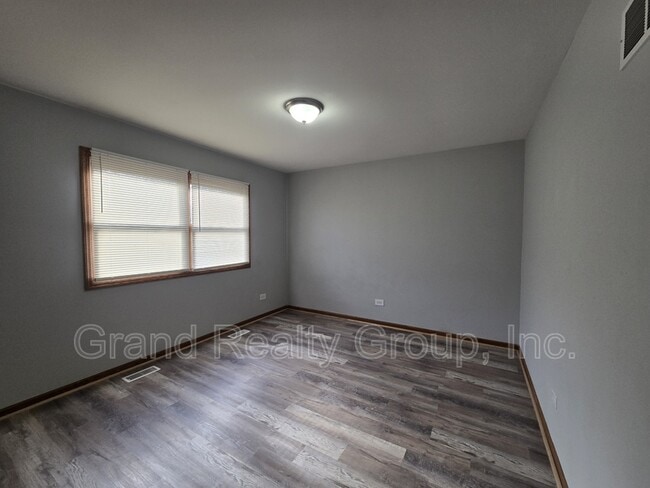 Building Photo - 307 N Rosedale Ct