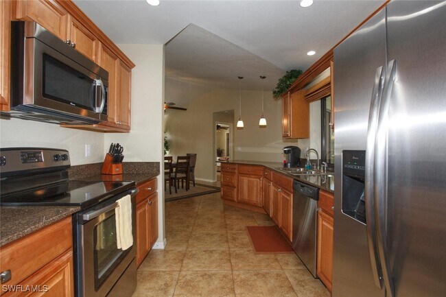 Building Photo - 5302 SW 25th Pl
