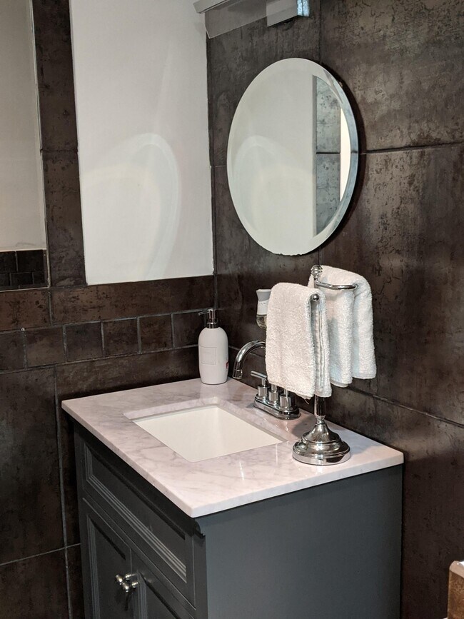 2ND FL. BATHROOM (2) - 1834 Brandywine St