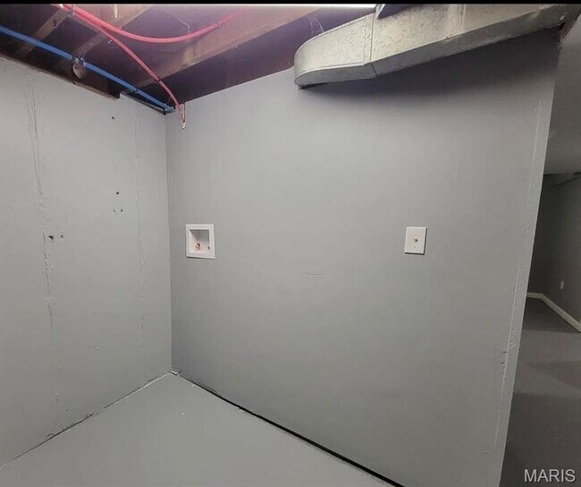 Building Photo - Ranch-style three-bedroom