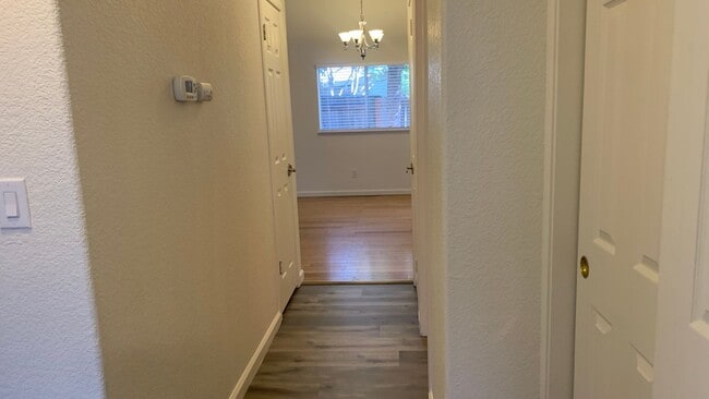 Building Photo - Adorable well maintained 3 bedroom 2 bath ...