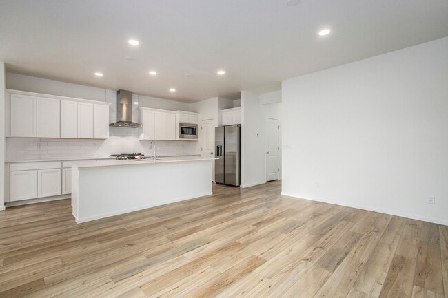 Building Photo - Exquisite 3 Bed 2.5 Bath Single Family Home